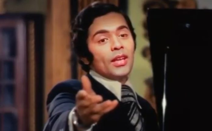 Watch Karan Johar Sing 'Main Shayar To Nahin'. It's Magic