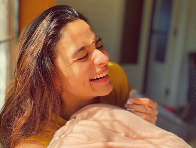Alia Bhatt thanks Anushka Sharma for sunlight hunting inspiration