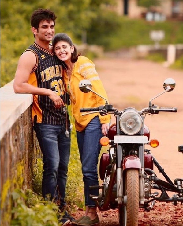 sushant and sanjana in a scene from Dil Bechara