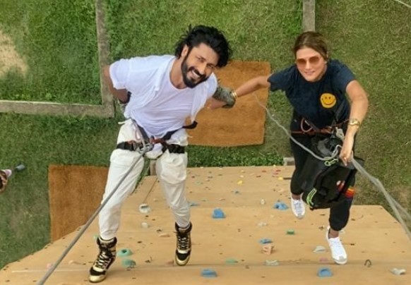 Vidyut Jammwal Engages Nandita in Commando Style