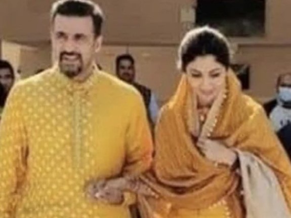 Raj Kundra Visits Temple with Shilpa ; His first public appearance after release on bail