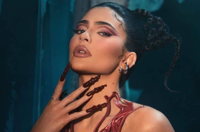 Kylie Jenner is the New Woman Insta Champion with 301 Million Followers