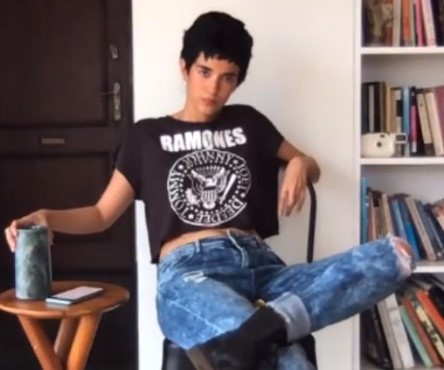 Saba Azad Tomboy Acting Skills Gets a Woah !!! from Hrithik