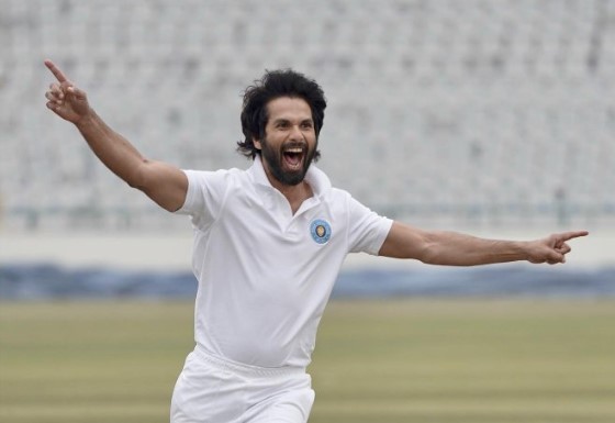 Jersey Collections: Shahid Kapoor Needs More Cheer Leaders