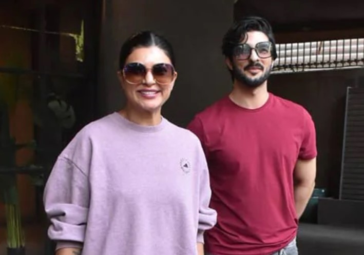 Sushmita Sen still adores Rohman Shawl and Daughter Renee Sen; Check the pics 1 Sushmita Sen