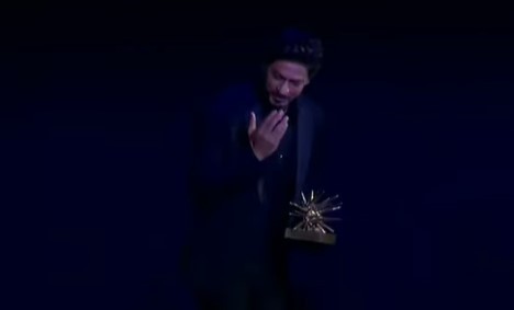 Priyanka Chopra, Sharon Stone Cheer as Shah Rukh Khan wins Red Sea Award