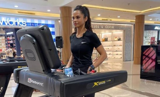 Actor Akanksha Singh's Inspiring Women's Day 2023 Message on 10-Hour Treadmill